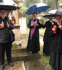 Molitva za pokojne na rimskom groblju Campo Verano